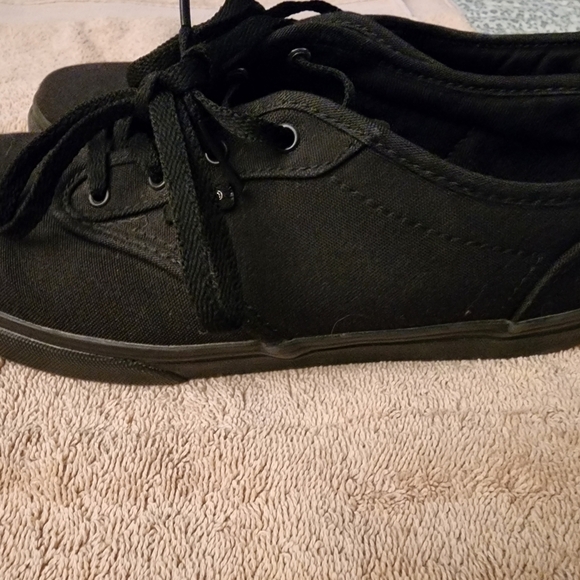 Vans black shoes - Picture 1 of 3